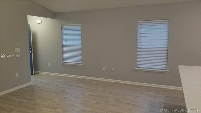 Building Photo - 207 FL-207