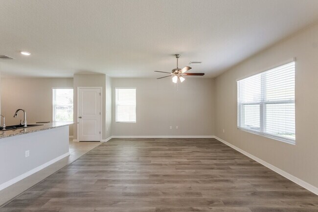 Building Photo - 10988 Carlton Fields Dr