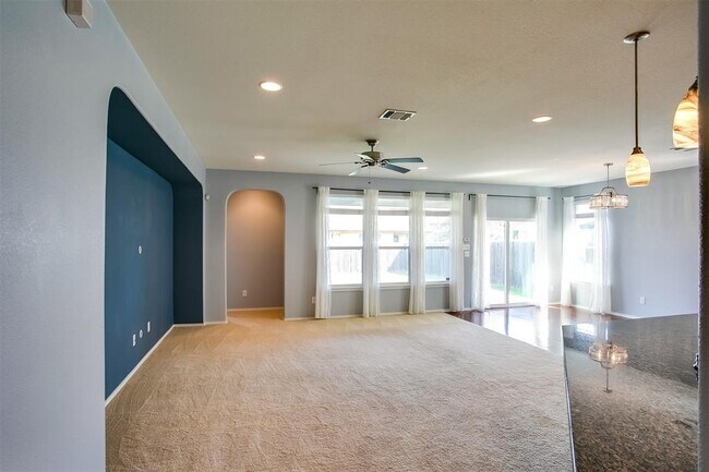 Building Photo - 5820 Pescia St