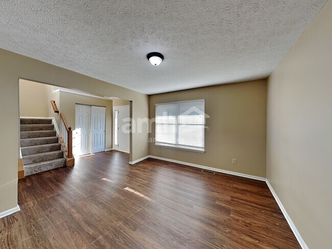 Foto del edificio - 8676 Woolstone Ct