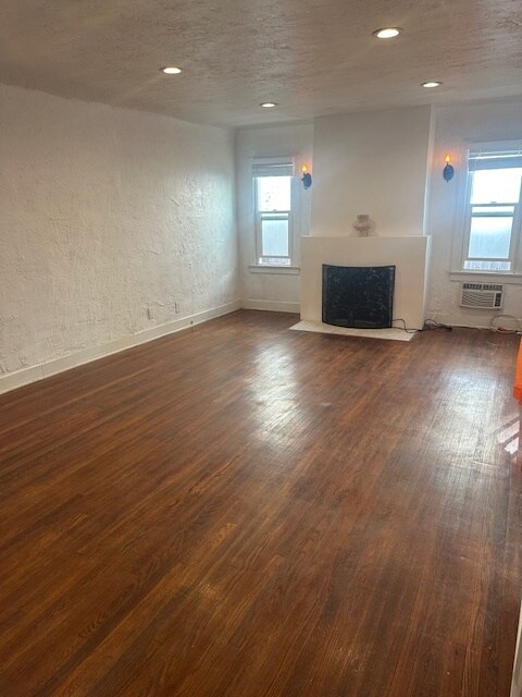 Building Photo - 6107 Saturn St