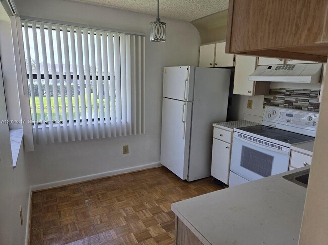Building Photo - 1017 Washington Cir