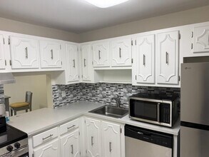 Building Photo - 3000 Riverside Dr