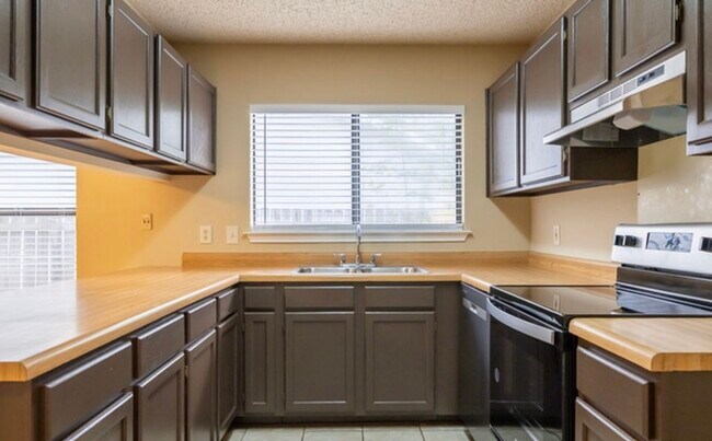 Foto del edificio - 6114 Cliffbrier Dr