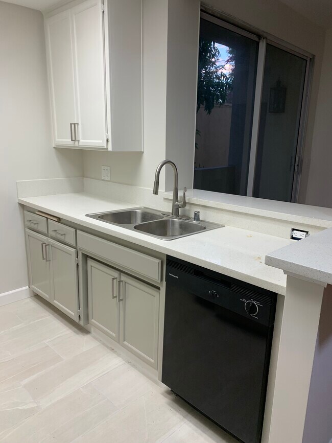 Foto del edificio - 4435 Coldwater Canyon Ave