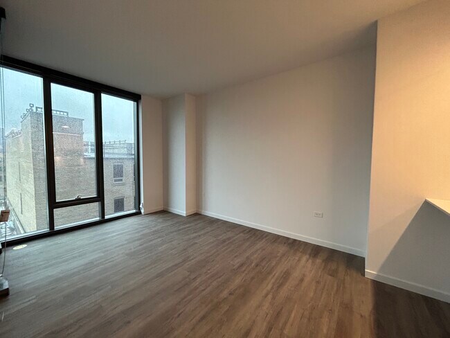 Foto del edificio - 1355 W Fulton St