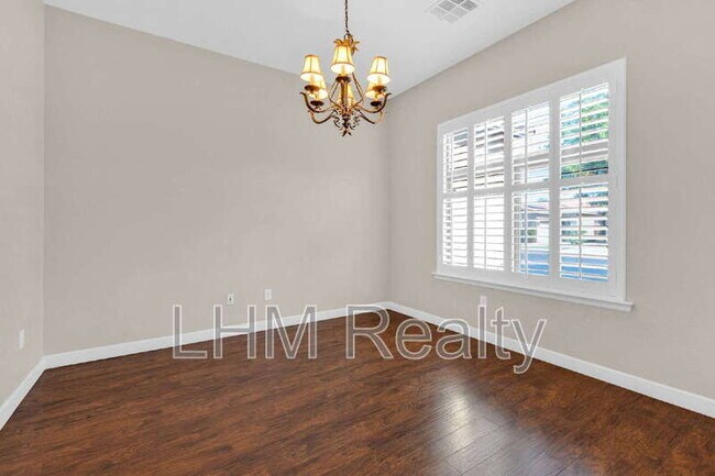Building Photo - 3093 E San Carlos Pl