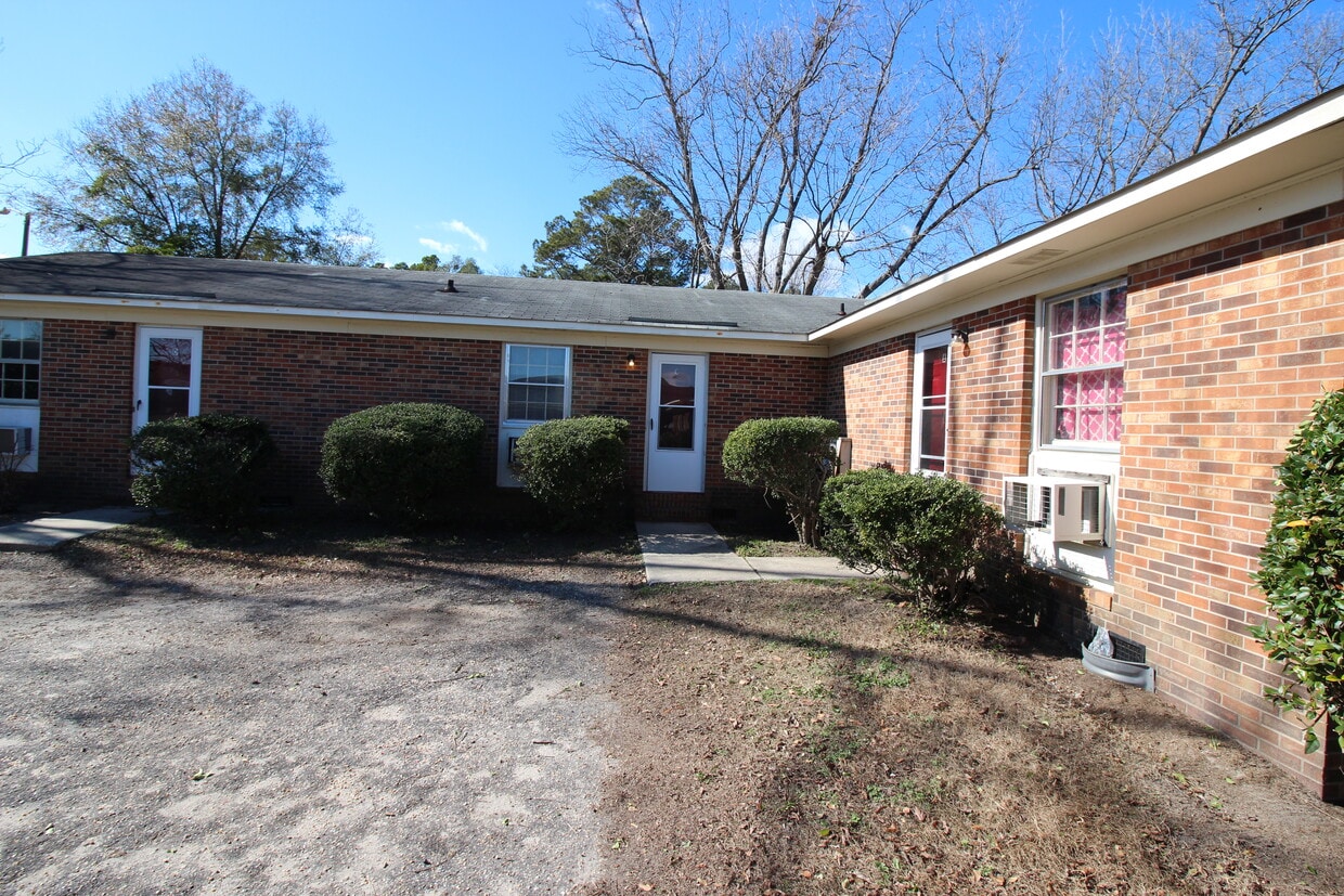Primary Photo - 6454 APPLECROSS AVE