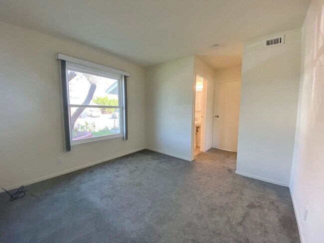 Foto del edificio - Modern Elegance in North Clairemont! Updat...