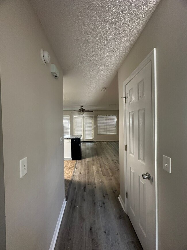 Foto del edificio - Sandy Oak Subdivision.