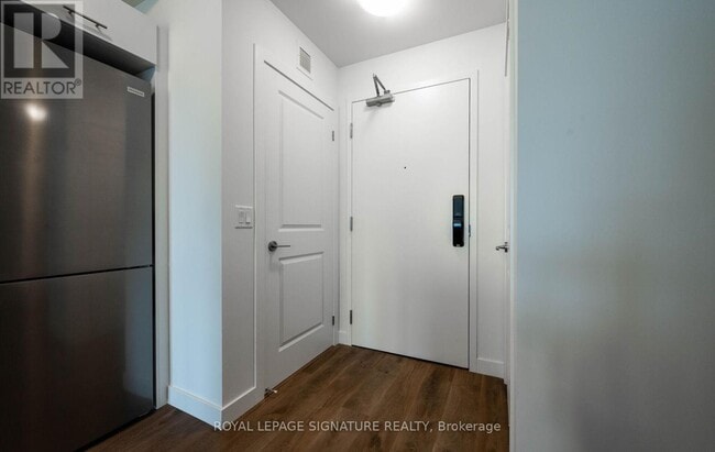 Building Photo - 461 Green Rd