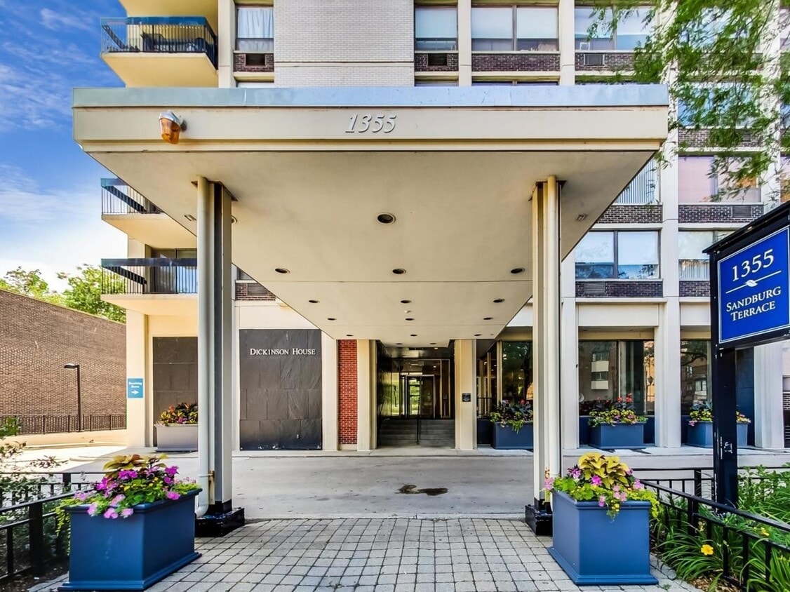 Building Photo - 1355 N Sandburg Terrace