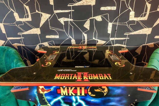 Foto del edificio - 1400 N Orange Dr