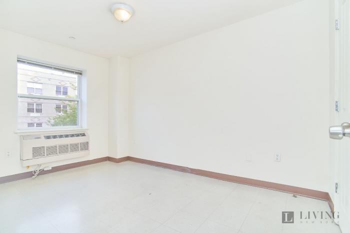 Foto del edificio - 2 bedroom in BRONX NY 10458