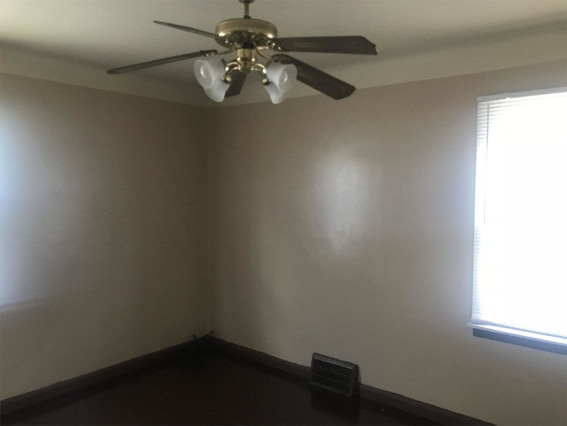 Foto del edificio - 9962 Whitcomb Ave