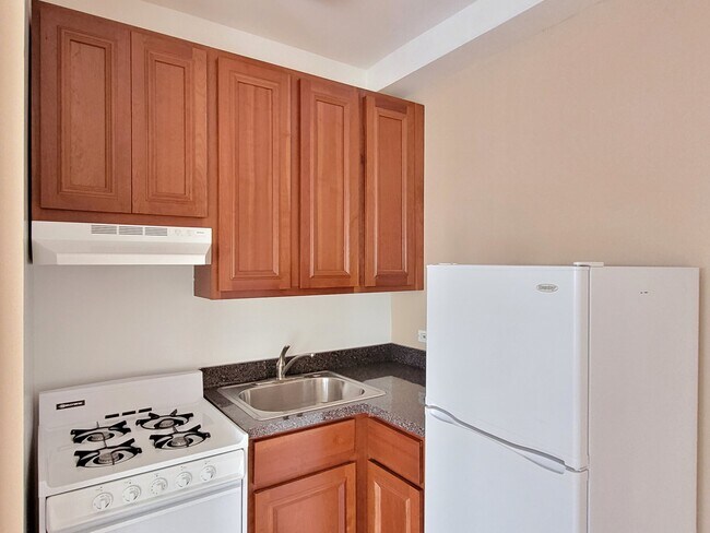 Foto del edificio - 6209 N Winthrop Ave