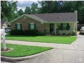 Building Photo - 2247 Woodlea Dr E