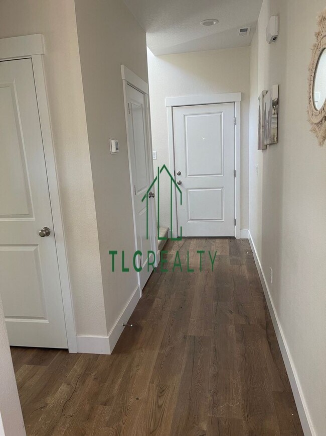 Building Photo - Gorgeous Home for Rent