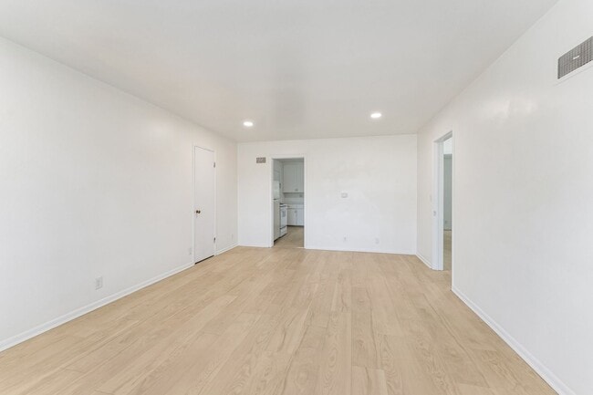 Building Photo - 1210 N 60th St