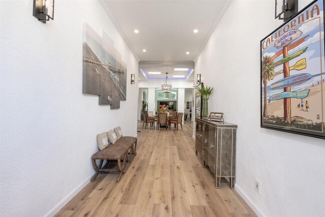 Foto del edificio - Huntington Harbor Lifestyle - Location, Location, Perfection!