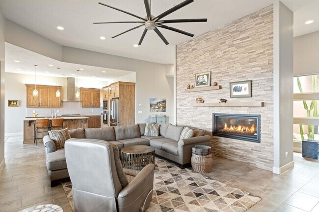 Building Photo - Stunning home with Unobstructed Panoramic ...