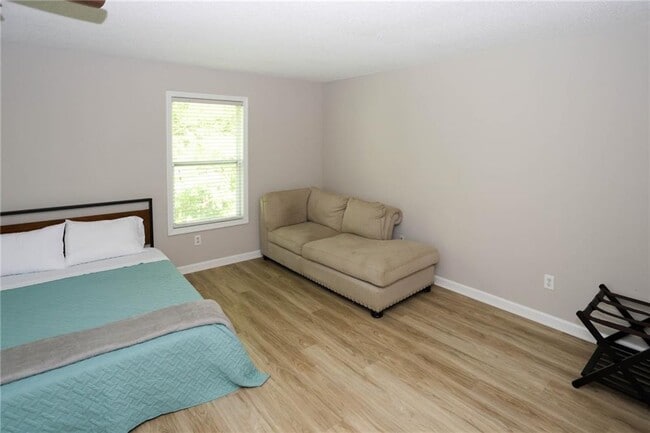 Building Photo - 7116 Blairs View Dr