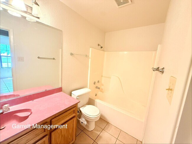Foto del edificio - 1703 Taylor St