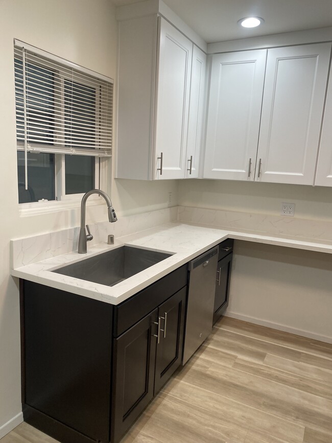 deep stainless sink - 320 S Hamel Rd