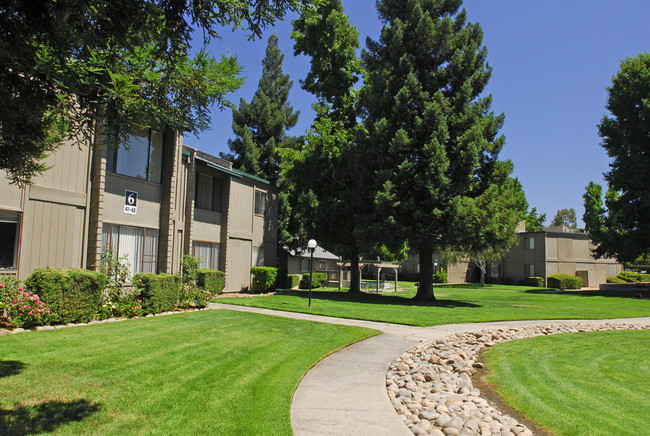 Building Photo - Clover Ridge Apartments