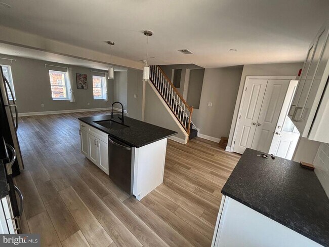 Foto del edificio - 5543 Ridge Ave