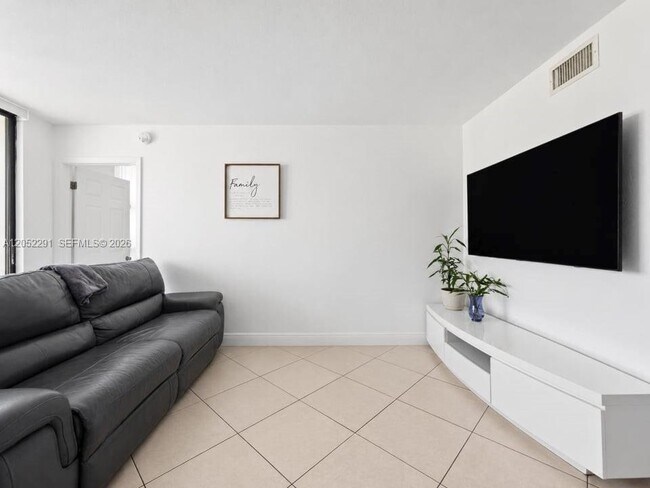 Foto del edificio - 2055 SW 122nd Ave
