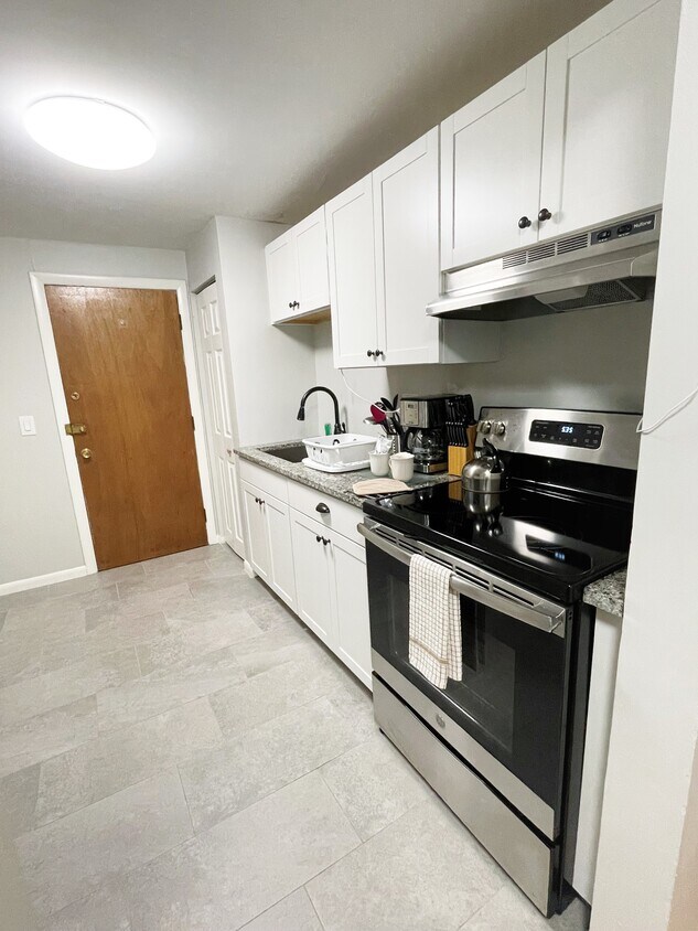 Primary Photo - 293 Willard St