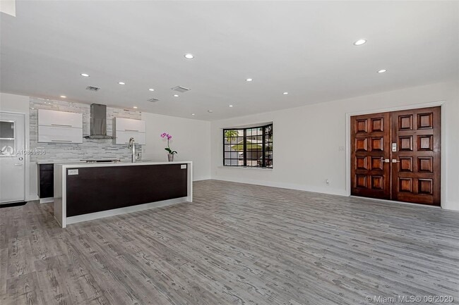 Building Photo - 648 Kensington Pl