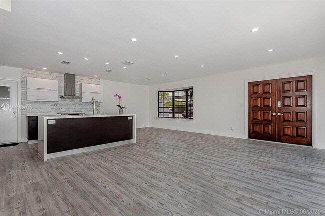 Foto del edificio - 648 Kensington Pl