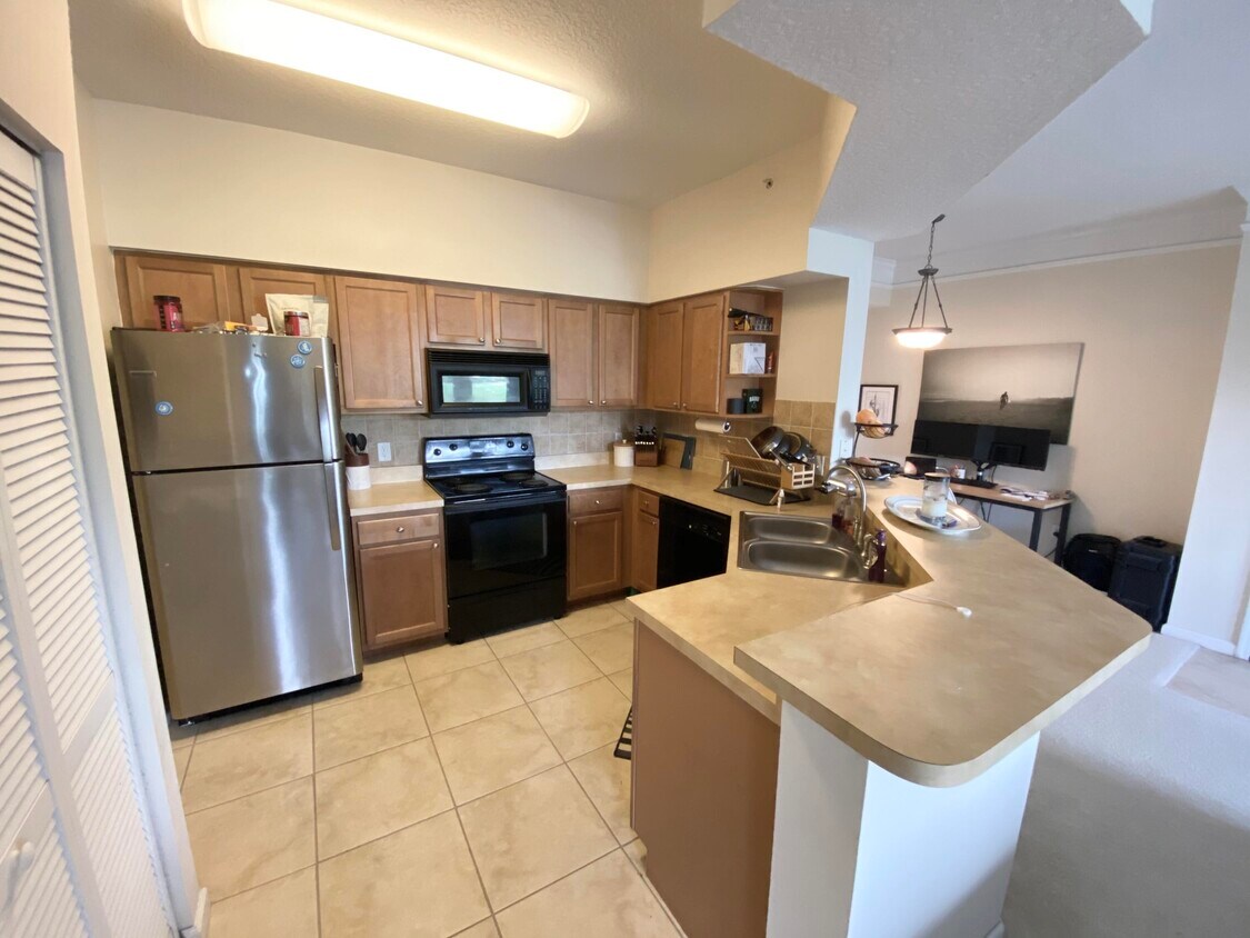 Building Photo - 9106 Myrtlewood Cir W