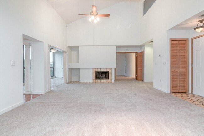 Building Photo - 1000 Winderley Pl