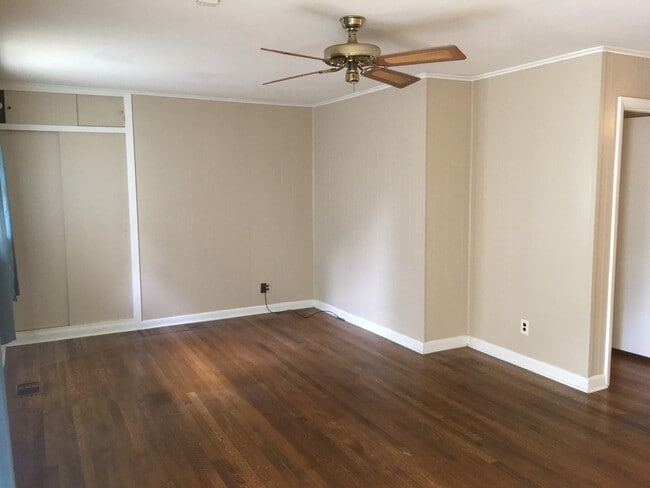 Building Photo - Lovely East Memphis home offering 2brs/1ba...