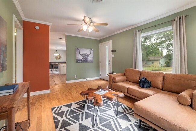 Foto del edificio - 1511 Fairfield Dr