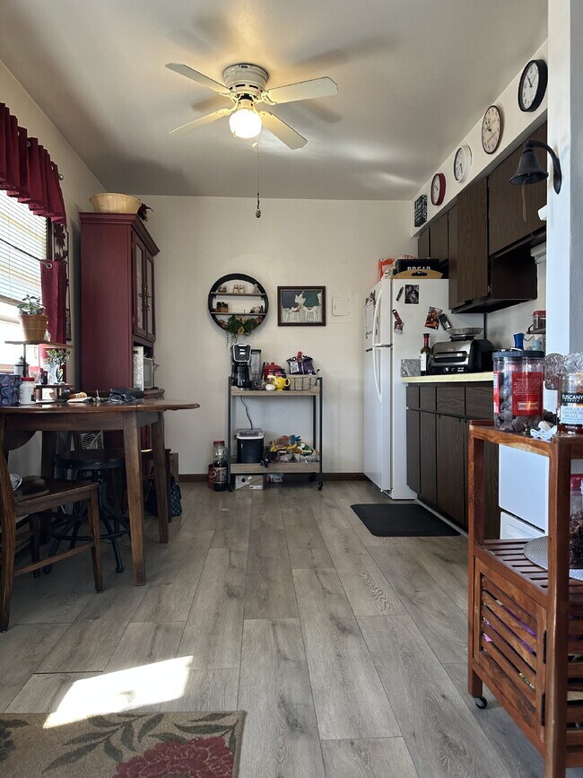 Building Photo - Charming 2 Bedroom, 1 Bathroom Northside Apartment- Available June 1st!!