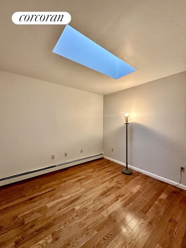 Building Photo - 255 Herzl St