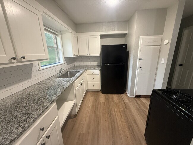 Foto del edificio - 4-Bedroom Home in Warr Acres