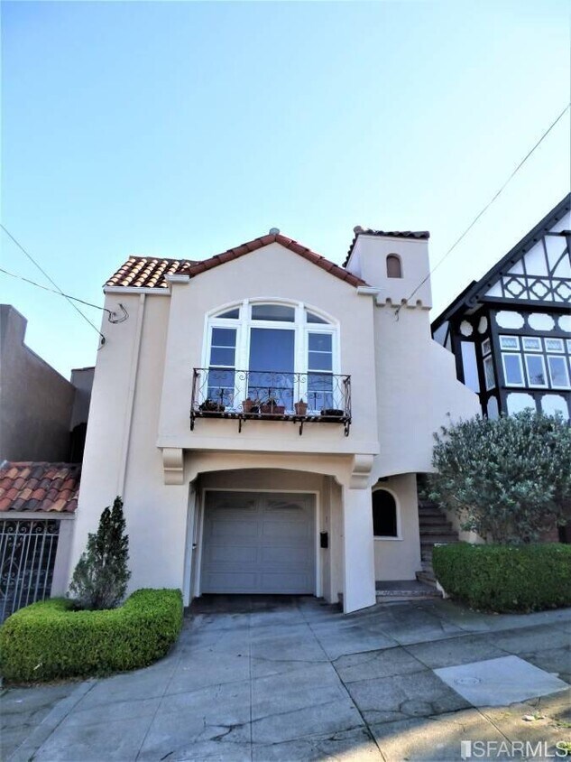 Primary Photo - 1566 12th Ave
