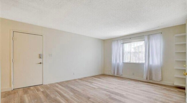 Building Photo - 3841 Daisy St