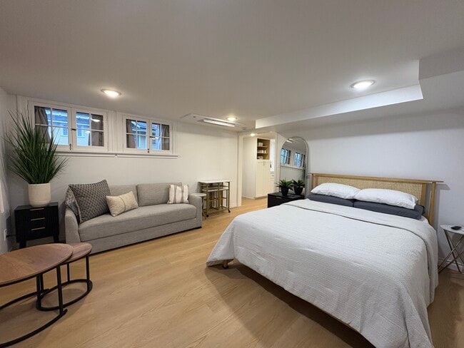 Building Photo - 317 Main St