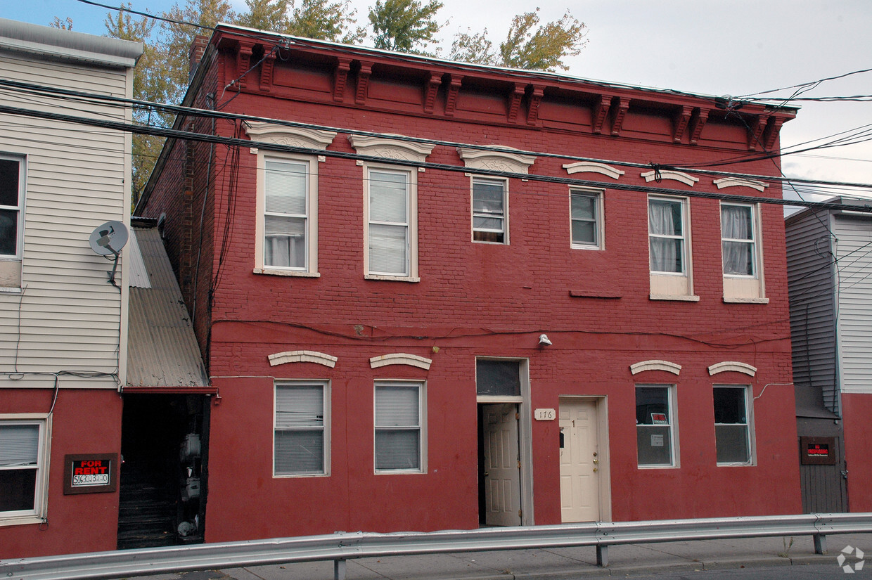 Building Photo - 176 Broadway