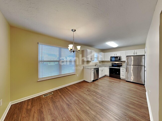 Foto del edificio - 10319 Fredricksburg Rd