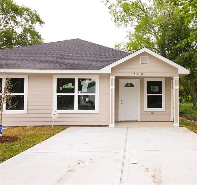 5121 Doolittle Blvd, Houston, TX 77033 Townhome Rentals in Houston TX