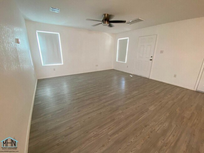 Building Photo - BEAUTIFUL 3 bed/2 Bath newer Lennar home c...
