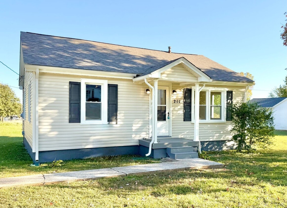 Foto principal - 211 Sanderson Dr
