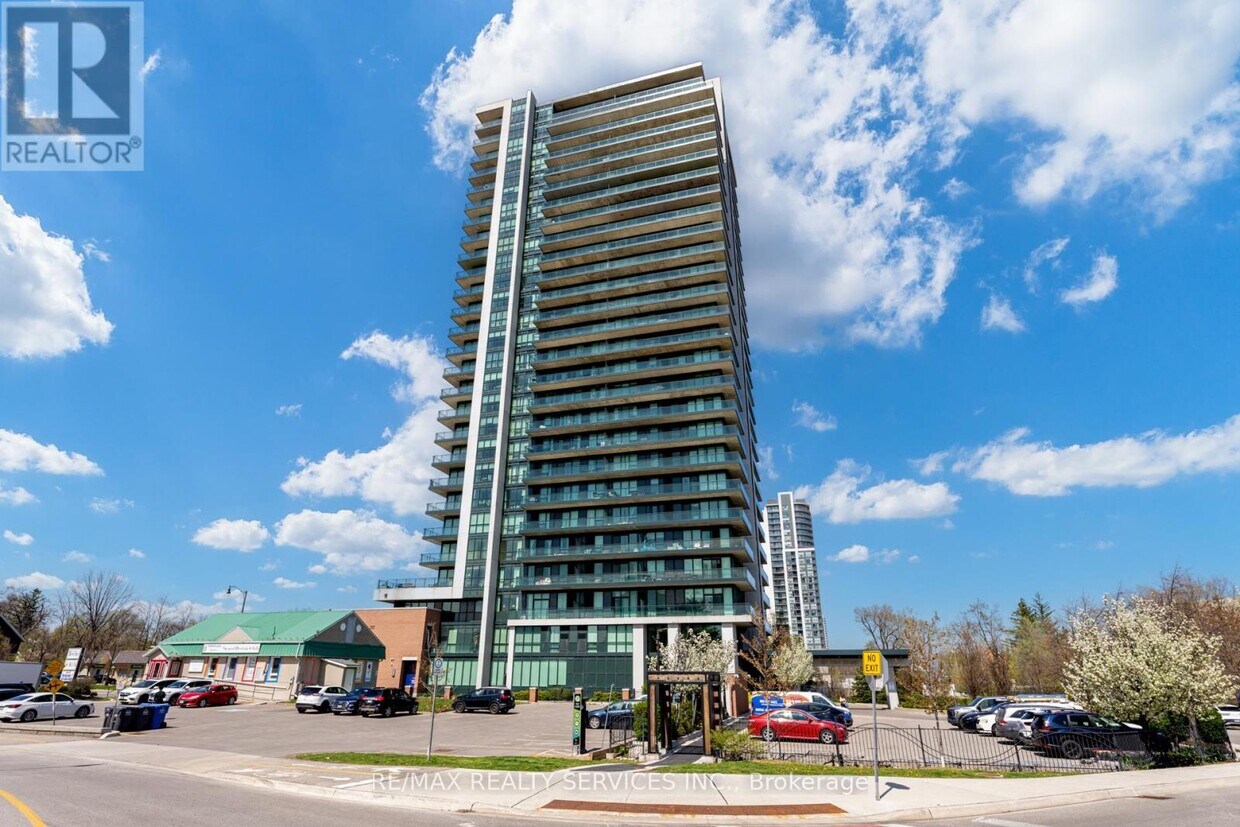 Primary Photo - 100-100 John St